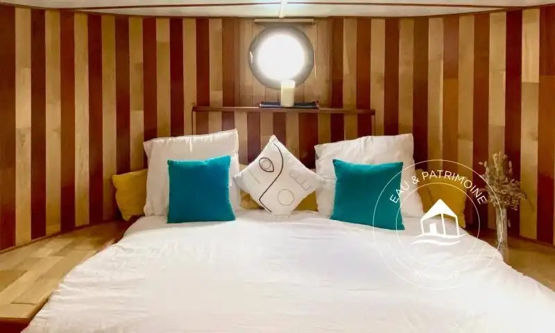 Elégante péniche navigante à vendre à Asnières sur Seine - 75 m²