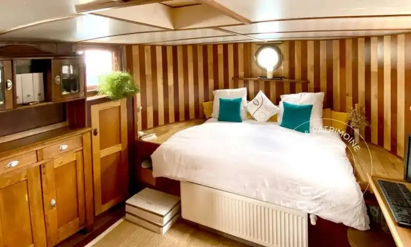 Elégante péniche navigante à vendre à Asnières sur Seine - 75 m²