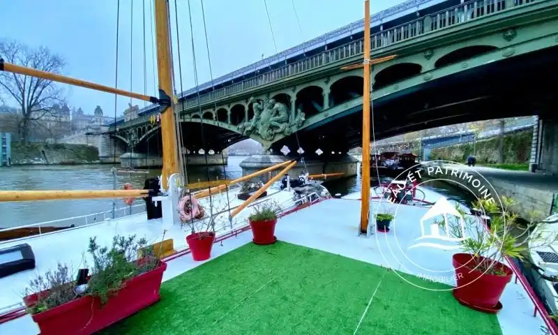 Péniche à vendre Paris 15 – Navigante et Agencement Optimal
