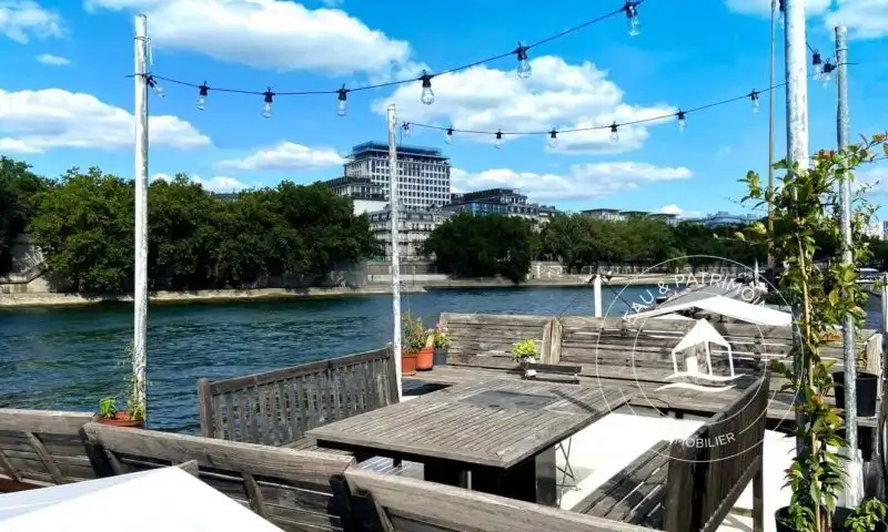 Péniche à vendre Paris 5 – Navigante et Rénovée par Architecte