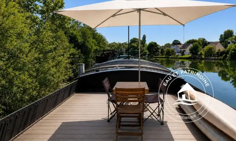 Péniche Freycinet navigante dans un cadre naturel à Saint-Maur-Des-Fossés – 370 000 €