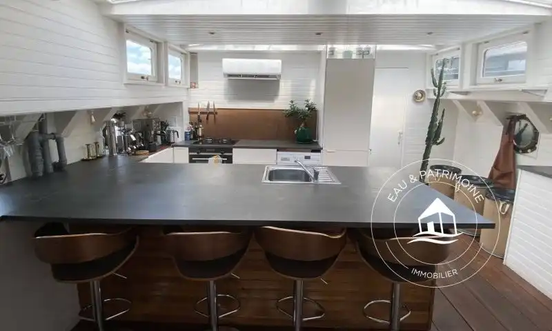 Péniche à vendre Paris 15 – Vue Tour Eiffel et Rénovée
