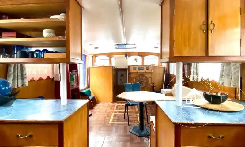 Pénichette à vendre Paris 12 – Spacieuse et Navigante