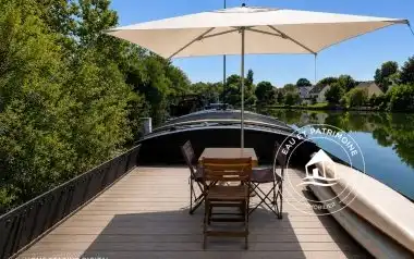Péniche Freycinet navigante dans un cadre naturel à Saint-Maur-Des-Fossés – 370 000 €