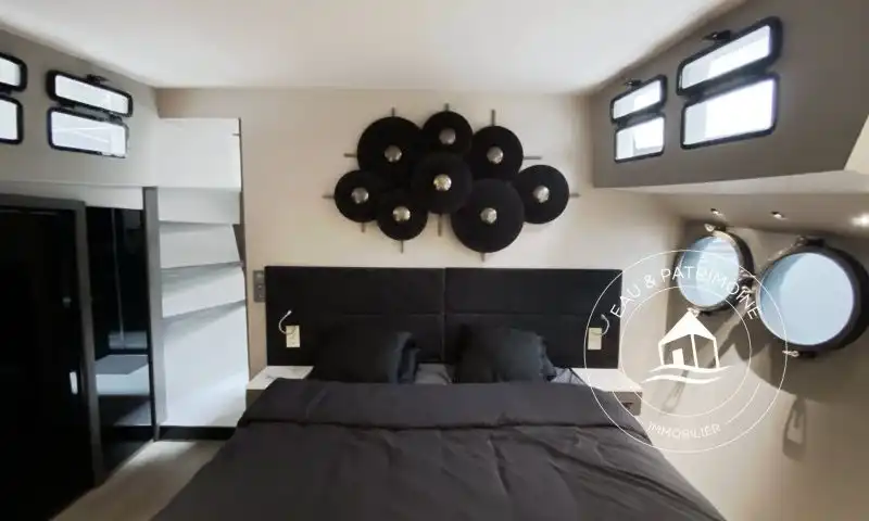 Péniche à vendre Paris 8 – Vue Tour Eiffel et Rénovation Exceptionnelle