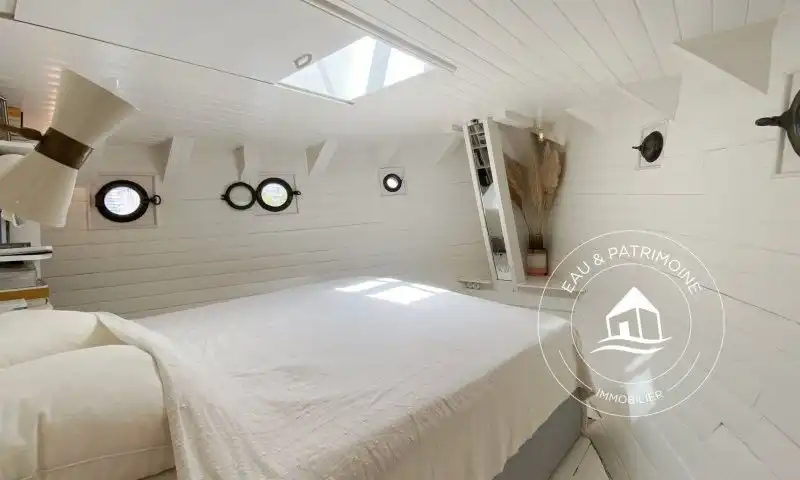 Péniche à vendre Paris 15 – Vue Tour Eiffel et Rénovée