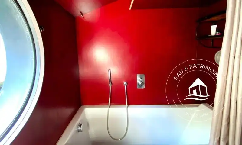 Péniche à vendre Paris 5 – Navigante et Rénovée par Architecte