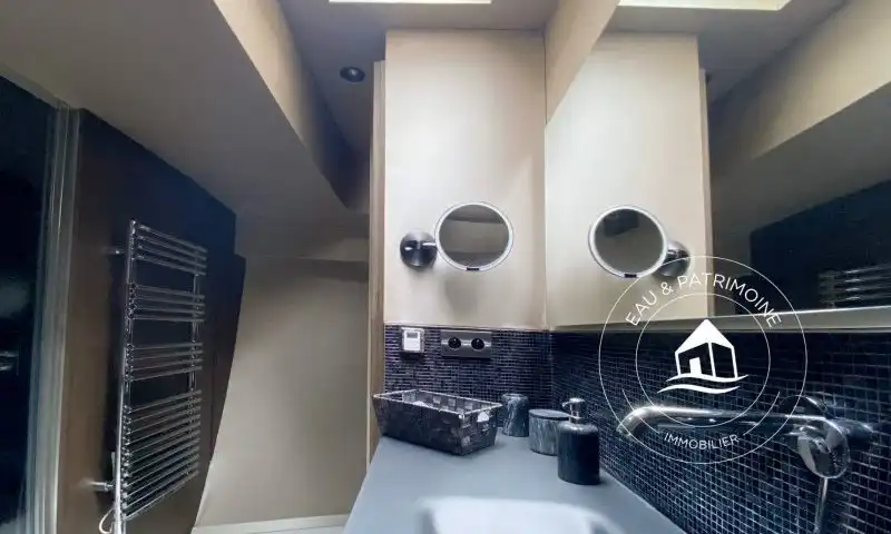 Péniche à vendre Paris 8 – Vue Tour Eiffel et Rénovation Exceptionnelle