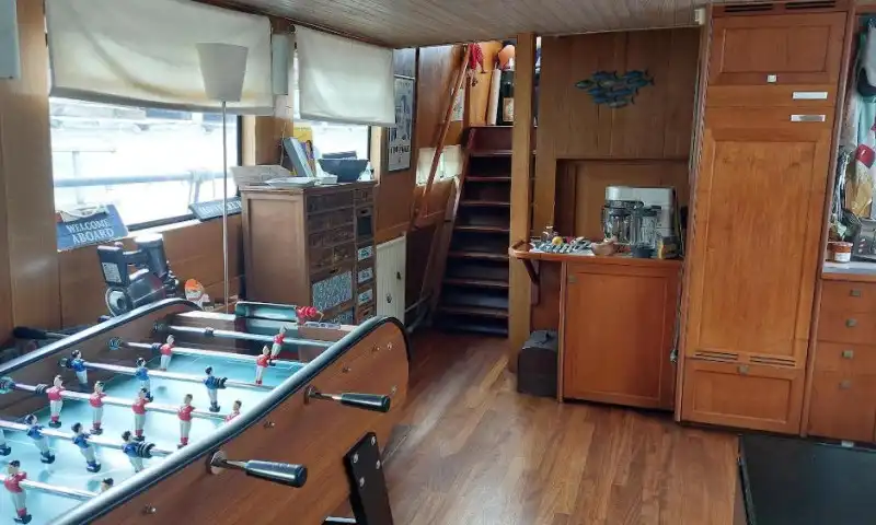 Péniche à vendre Paris 15 – Navigante et Agencement Optimal