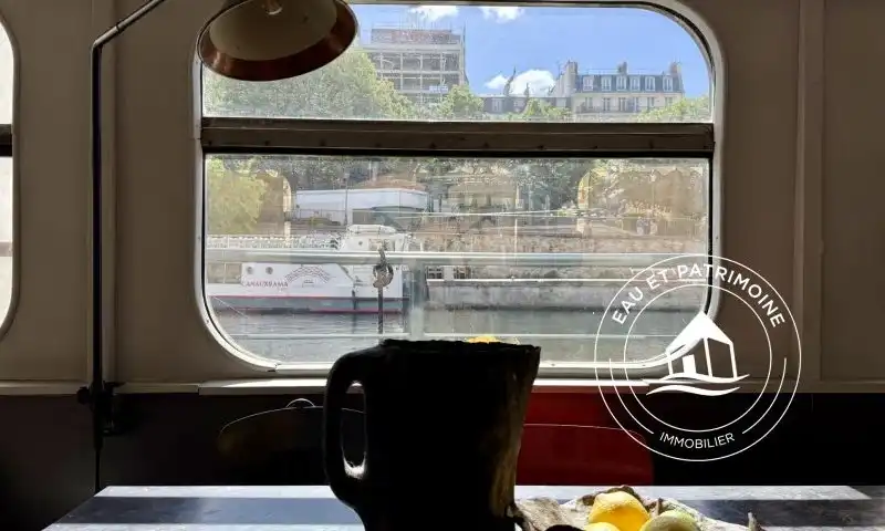 Péniche à vendre Paris 4e - Charme et Navigation