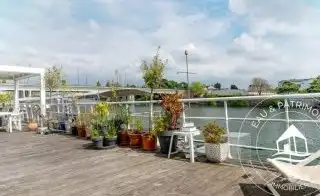 Péniche en vente idéalement située à Choisy-le-Roi, 180 m², grande terrasse, 498 000 €