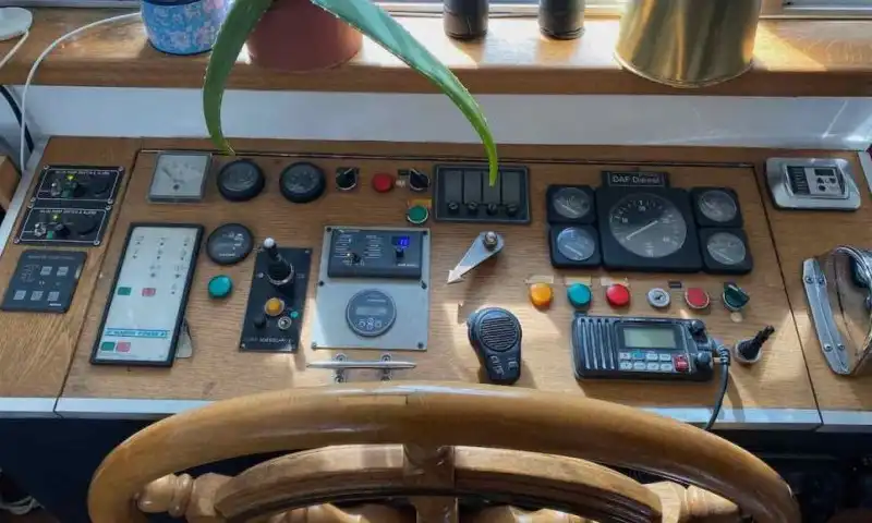 Vente de péniche Paris 12 – Navigante avec Toit Terrasse Végétal