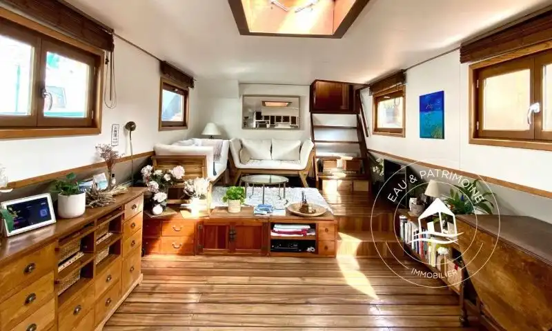 Elégante péniche navigante à vendre à Asnières sur Seine - 75 m²