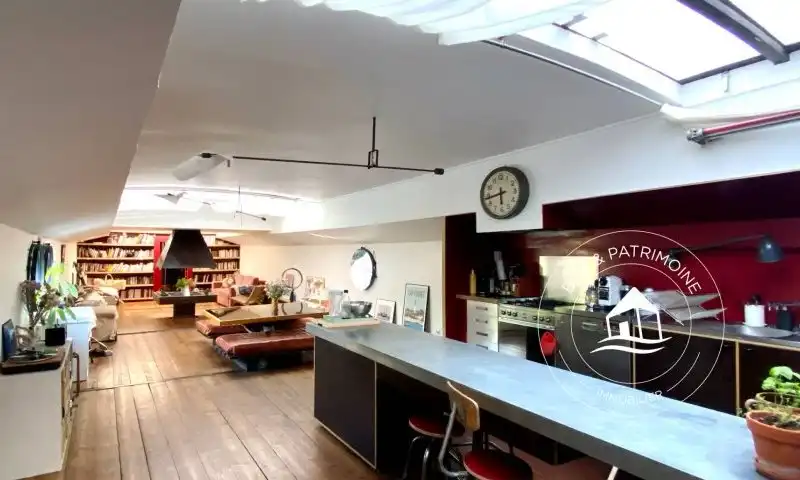 Péniche à vendre Paris 5 – Navigante et Rénovée par Architecte