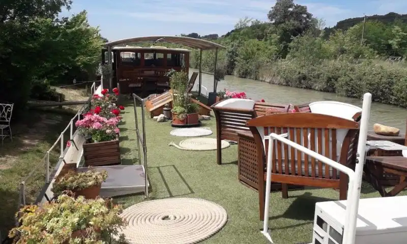 Superbe péniche navigante 120 m² à vendre sur le Canal du Midi