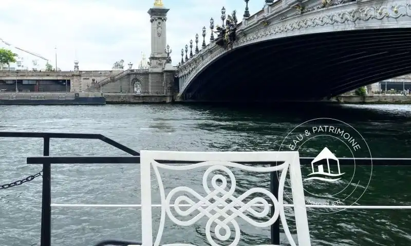 Péniche à vendre Paris 8 – Vue Spectaculaire Pont Alexandre III et Invalides