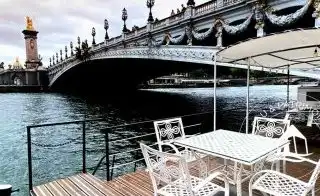 Péniche à vendre Paris 8 – Vue Spectaculaire Pont Alexandre III et Invalides