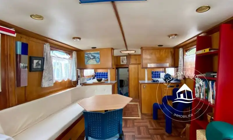 Pénichette à vendre Paris 12 – Spacieuse et Navigante