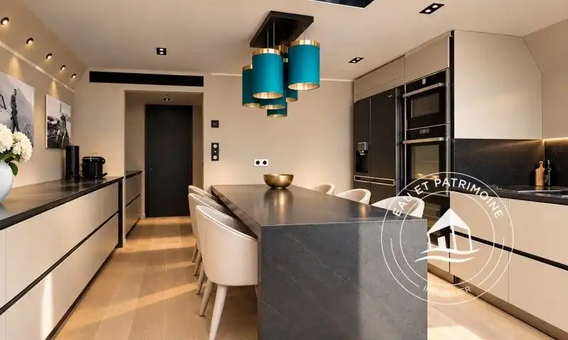 Péniche à vendre Paris 8 – Vue Tour Eiffel et Rénovation Exceptionnelle