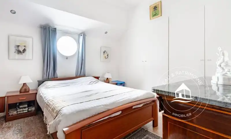 Péniche en vente idéalement située à Choisy-le-Roi, 180 m², grande terrasse, 498 000 €