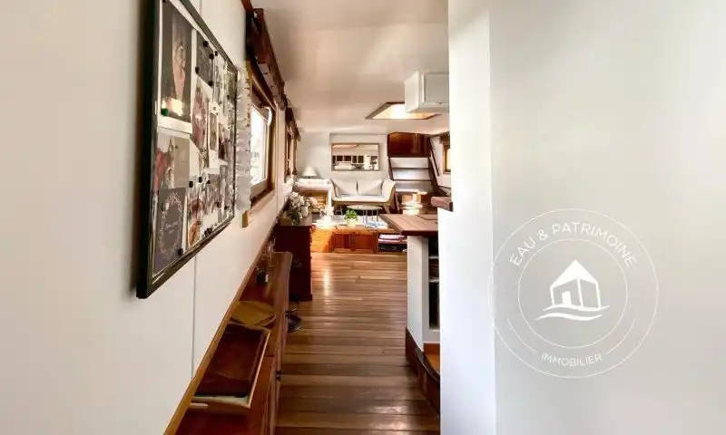 Elégante péniche navigante à vendre à Asnières sur Seine - 75 m²
