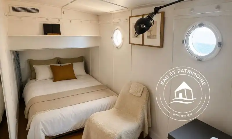 Péniche à vendre Paris 4e - Charme et Navigation