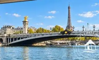 Péniche à vendre Paris 8 – Vue Tour Eiffel et Rénovation Exceptionnelle