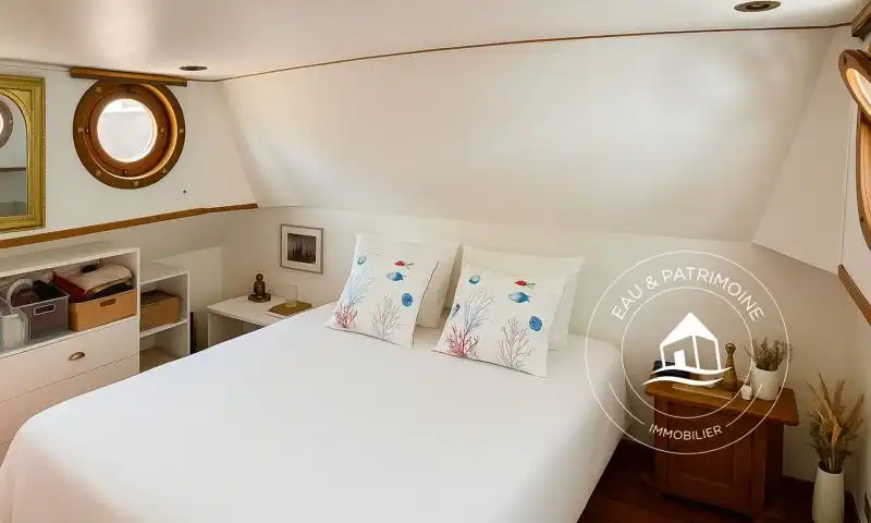 Elégante péniche navigante à vendre à Asnières sur Seine - 75 m²