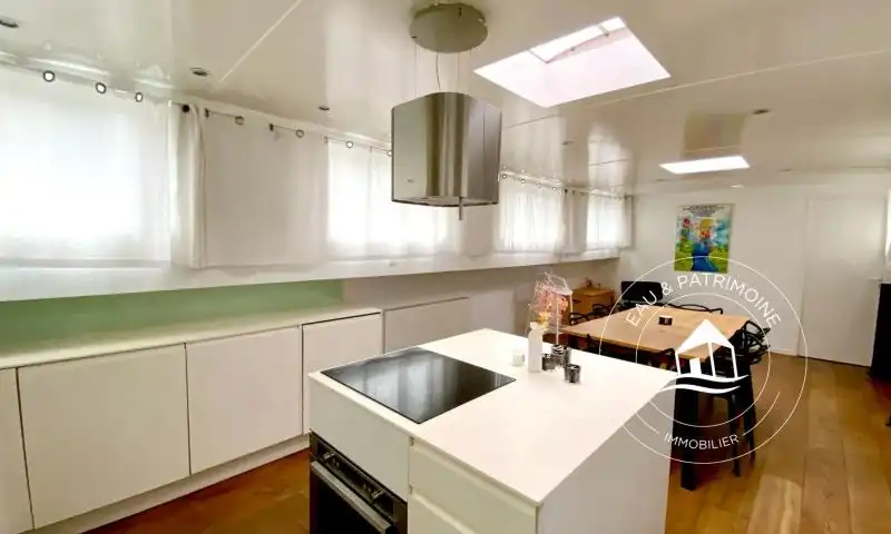 Péniche à vendre Paris 4 – Navigante et Spacieuse à L'Arsenal