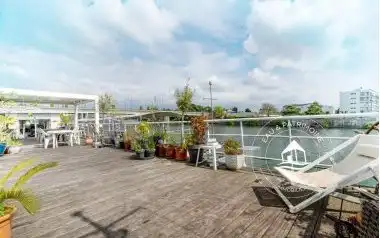 Péniche en vente idéalement située à Choisy-le-Roi, 180 m², grande terrasse, 498 000 €