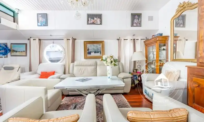 Péniche en vente idéalement située à Choisy-le-Roi, 180 m², grande terrasse, 498 000 €