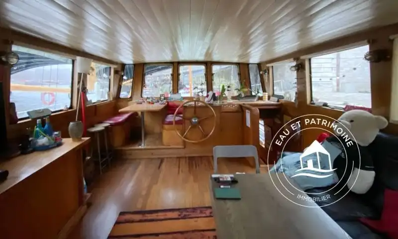 Péniche à vendre Paris 15 – Navigante et Agencement Optimal