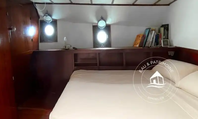 Péniche à vendre Paris 8 – Vue Spectaculaire Pont Alexandre III et Invalides