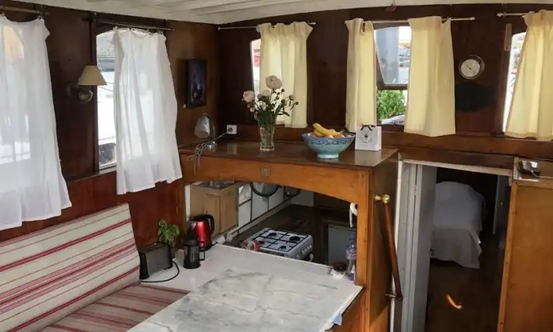 Péniche à vendre Paris 8 – Navigante et Vue sur l'Assemblée