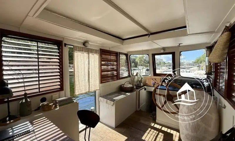 Péniche à vendre Paris 4e - Charme et Navigation