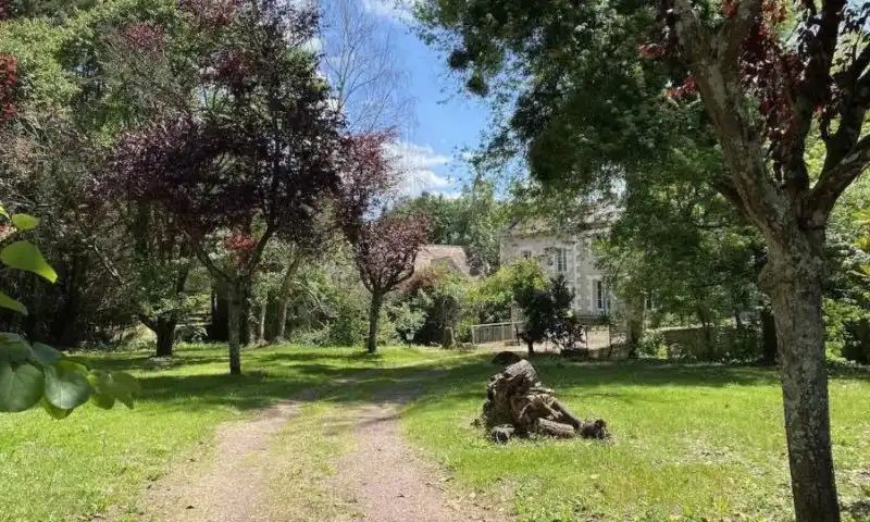 Grand Moulin au bord de l'Indre à vendre