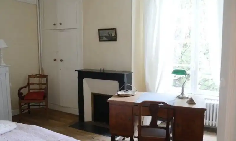 Maison de maître à vendre dans l'Yonne : charme, jardin et potentiel