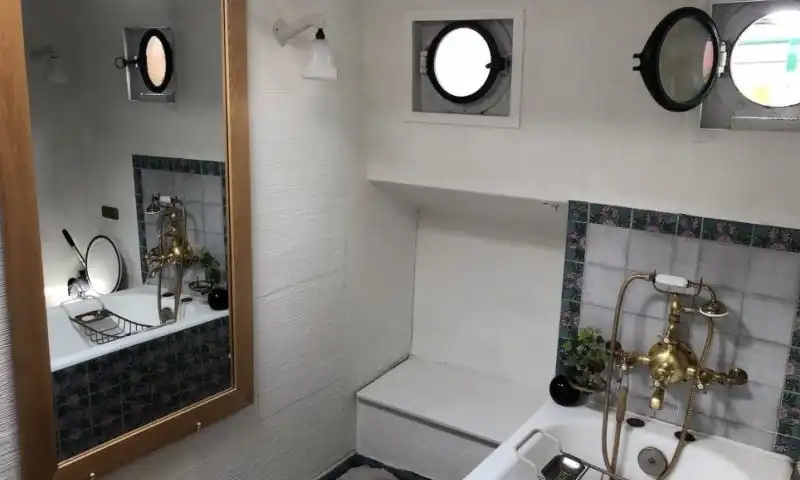 Péniche à vendre Paris 8 – Navigante et Vue sur l'Assemblée