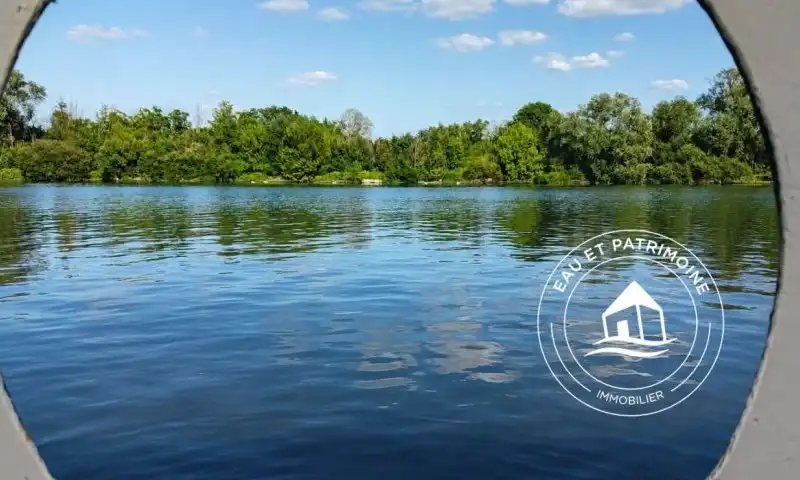 Péniche à vendre sur l'Île de la Dérivation – Calme et Nature