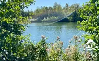 Péniche navigante à vendre avec étang privatif sur 4,34 hectares