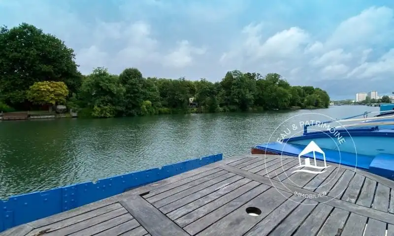 Péniche Freycinet navigante dans un cadre naturel à Saint-Maur-Des-Fossés – 399 000 €