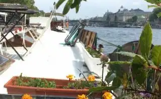 Péniche à vendre Paris 8 – Navigante et Vue sur l'Assemblée