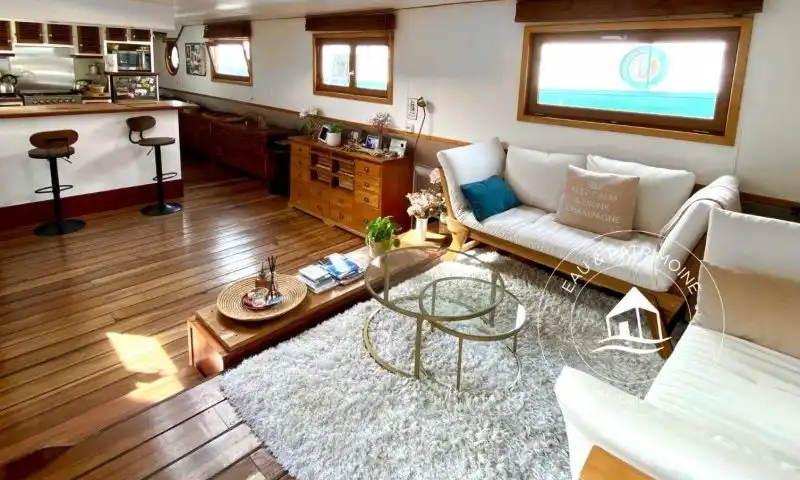 Elégante péniche navigante à vendre à Asnières sur Seine - 75 m²