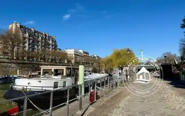 Péniche à vendre Paris 4 – Navigante et Spacieuse à L'Arsenal