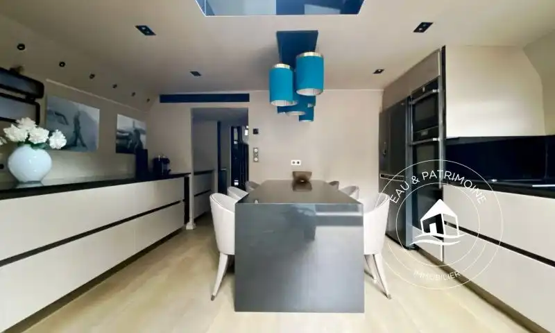 Péniche à vendre Paris 8 – Vue Tour Eiffel et Rénovation Exceptionnelle