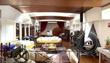 Buy a Houseboat in Paris with a Dedicated Specialist