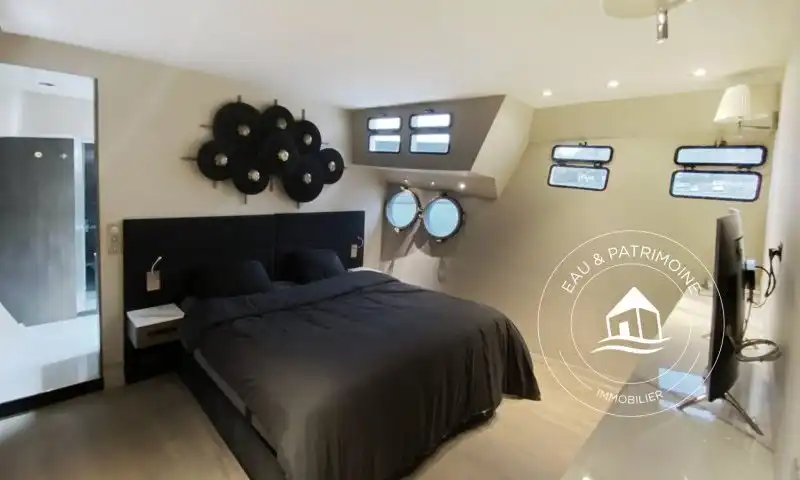 Péniche à vendre Paris 8 – Vue Tour Eiffel et Rénovation Exceptionnelle