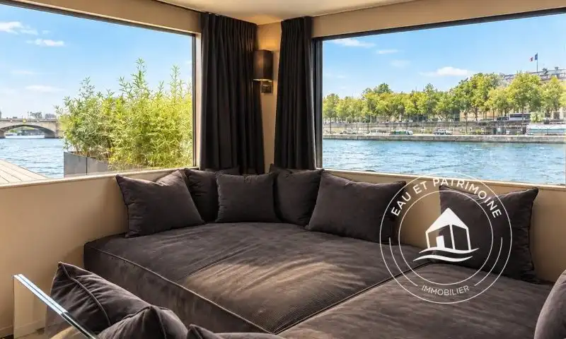Péniche à vendre Paris 8 – Vue Tour Eiffel et Rénovation Exceptionnelle