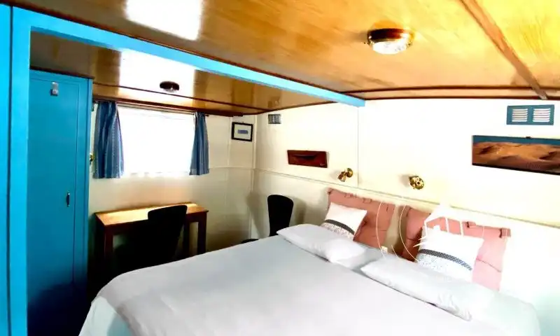 Pénichette à vendre Paris 12 – Spacieuse et Navigante