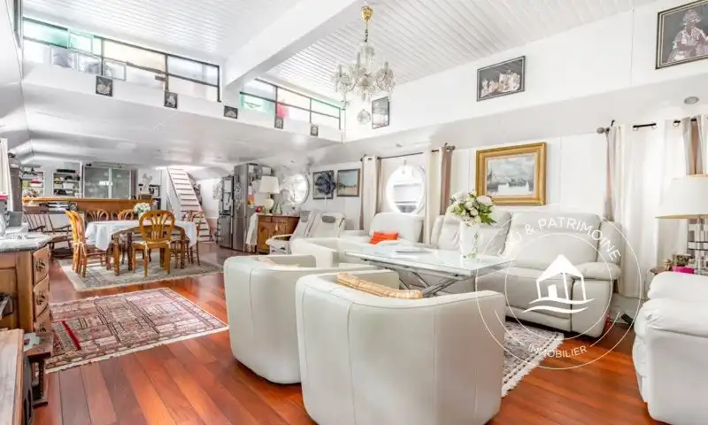 Péniche en vente idéalement située à Choisy-le-Roi, 180 m², grande terrasse, 498 000 €